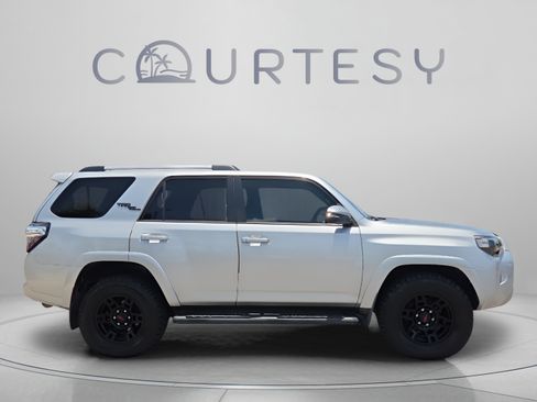 Used 2018 Toyota 4Runner TRD Off-Road Premium AWD/4WD image 6