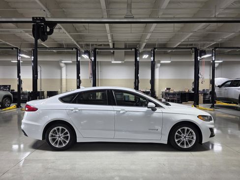 Used 2019 Ford Fusion SE image 12