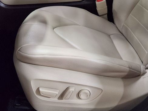 Used 2021 Toyota Highlander XLE FWD image 44