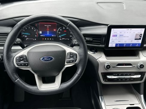 Certified 2022 Ford Explorer XLT w/ Equipment Group 202A image 15