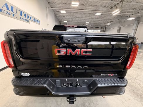 Used 2024 GMC Sierra 1500 AT4X image 5