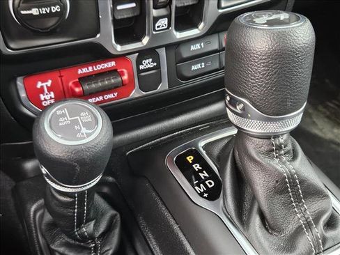 Used 2025 Jeep Wrangler Willys image 13