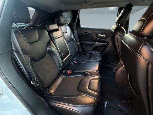 Used 2019 Jeep Cherokee Latitude Plus image 25