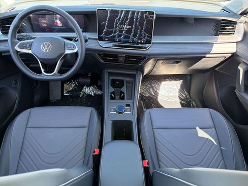 New 2026 Volkswagen Tiguan SE AWD/4WD image 17