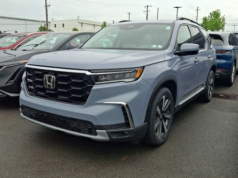 Used 2023 Honda Pilot Touring image 3