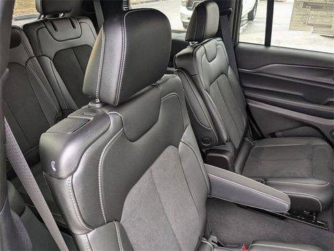 New 2024 Jeep Grand Cherokee L Laredo image 39