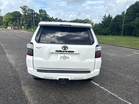 Used 2019 Toyota 4Runner SR5 RWD image 4