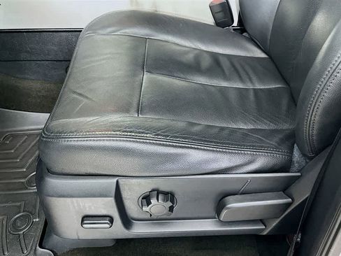 Used 2017 Ford Expedition XLT image 30