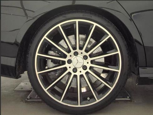 Used 2022 Mercedes-Benz E 53 AMG 4MATIC Sedan w/ Driver Assistance Package image 17