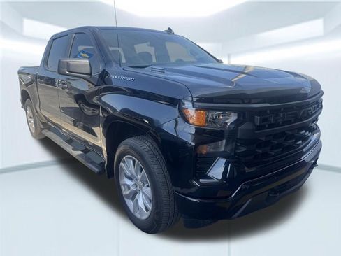 Used 2025 Chevrolet Silverado 1500 Custom image 2