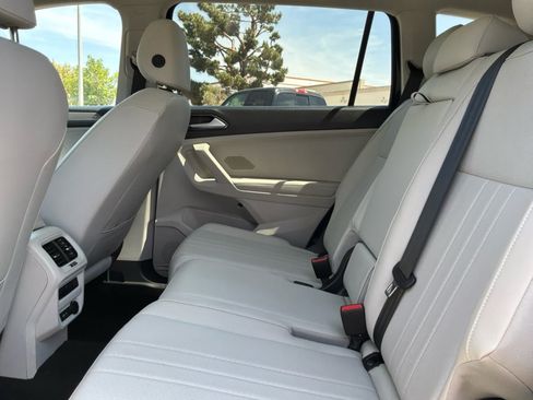 Used 2023 Volkswagen Tiguan SE w/ Panoramic Sunroof Package FWD image 19