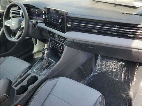 New 2025 Volkswagen Jetta SE image 13