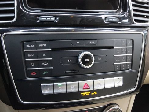 Used 2019 Mercedes-Benz GLE 400 4MATIC image 25