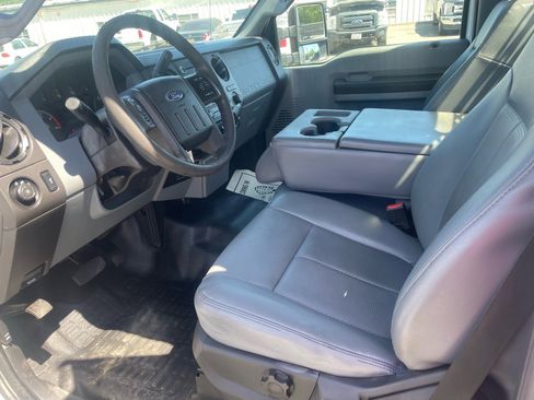 Used 2016 Ford F550 2WD Regular Cab Super Duty image 9