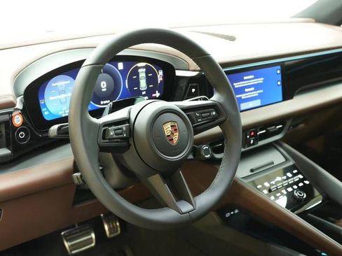 New 2026 Porsche Macan 4S Electric AWD/4WD image 4