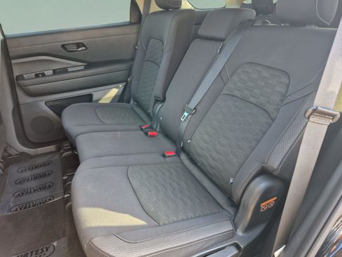 Certified 2025 Nissan Pathfinder S FWD image 19