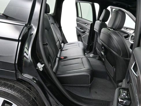 Used 2022 Jeep Grand Cherokee Overland AWD/4WD image 36