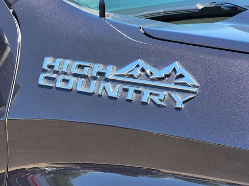 Used 2023 Chevrolet Silverado 1500 High Country w/ Technology Package AWD/4WD image 9