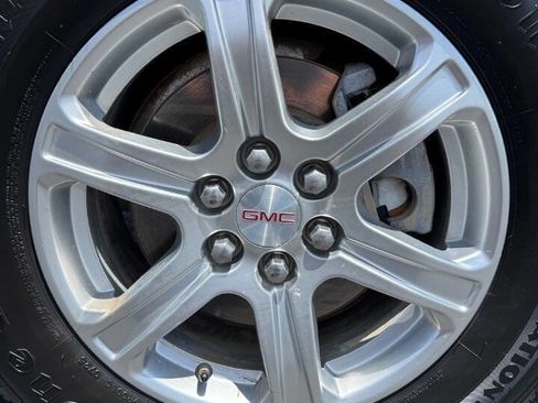 Used 2017 GMC Acadia SLE AWD/4WD image 10