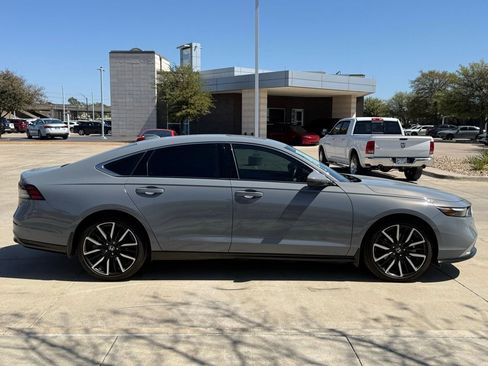 Used 2023 Honda Accord Touring image 6