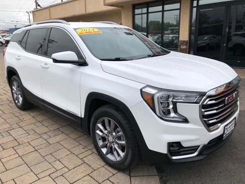 Used 2024 GMC Terrain SLT AWD/4WD image 8