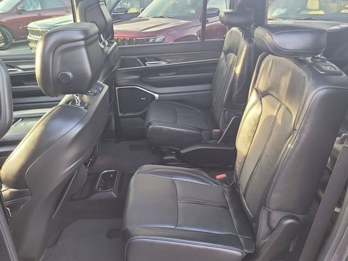 Used 2022 Jeep Wagoneer Series III w/ Premium Group I image 12