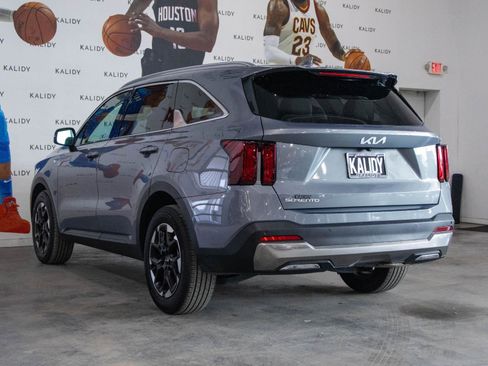 Used 2025 Kia Sorento S w/ Panoramic Sunroof Package image 23