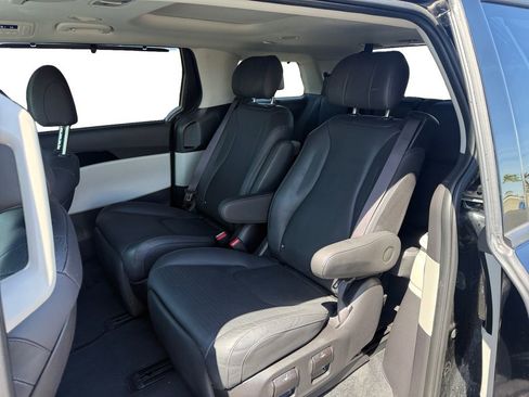 Used 2024 Kia Carnival SX Prestige image 16