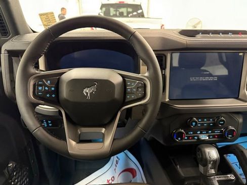 New 2025 Ford Bronco Outer Banks w/ Sasquatch Package image 17