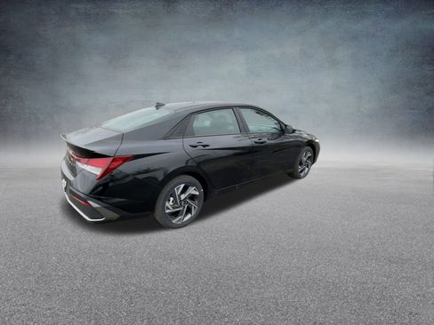 Certified 2025 Hyundai Elantra Sport image 23