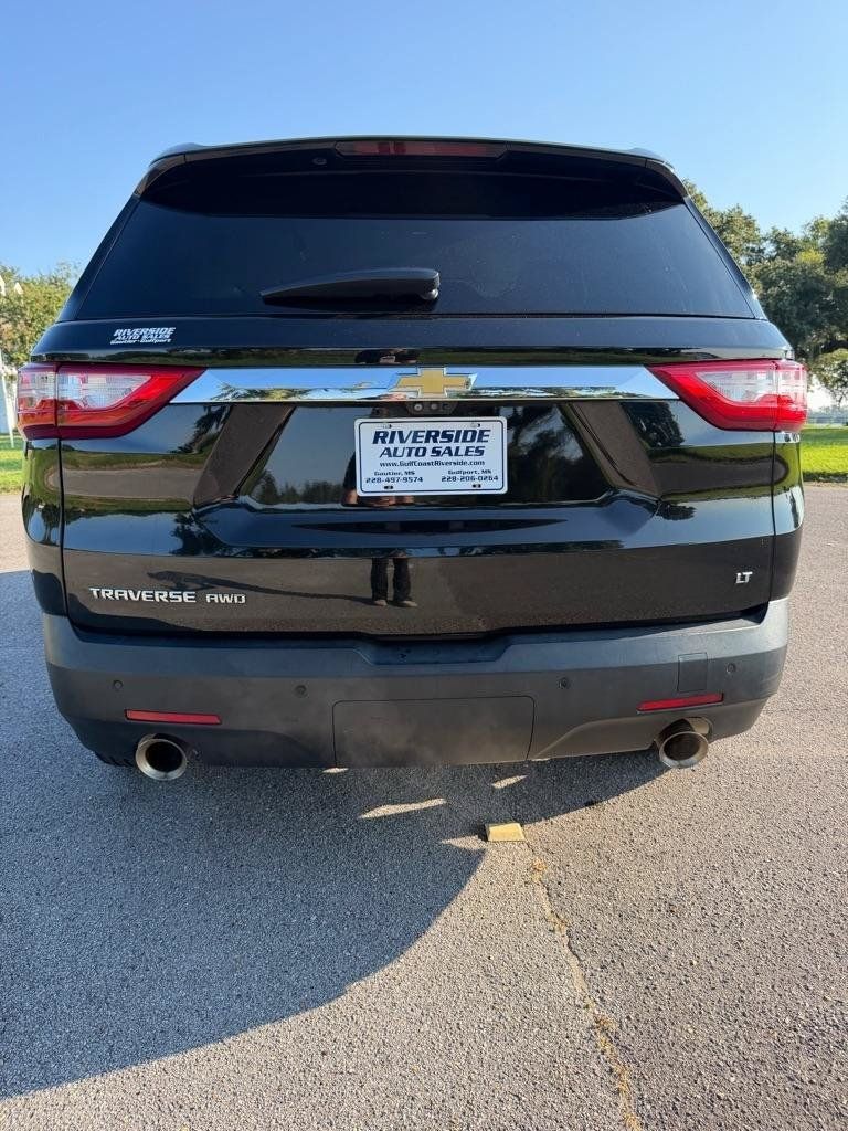Used 2021 Chevrolet Traverse LT w/ LT Premium Package AWD/4WD image 5