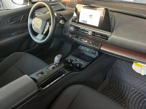 Used 2026 Toyota Prius Plug-In Hybrid FWD image 16