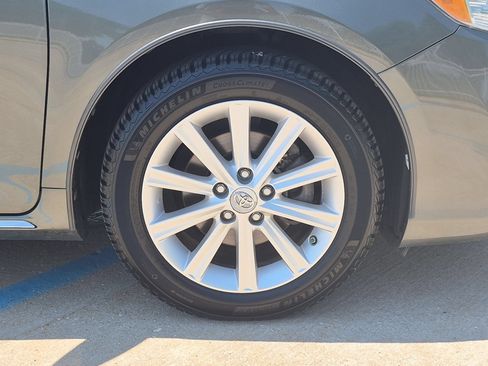 Used 2012 Toyota Camry XLE w/ Leather Pkg FWD image 31