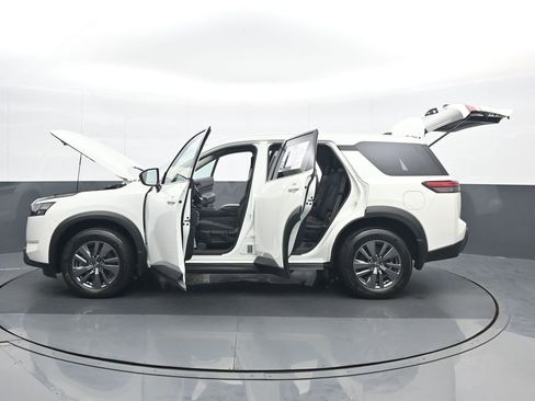 Used 2024 Nissan Pathfinder S image 27