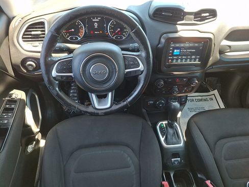 Used 2018 Jeep Renegade Latitude w/ Cold Weather Group AWD/4WD image 11