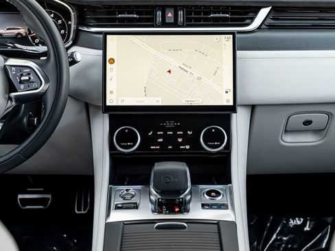 Used 2024 Jaguar F-PACE SVR AWD/4WD image 20