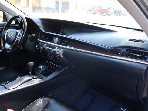 Used 2015 Lexus ES 350 w/ Luxury Package image 17