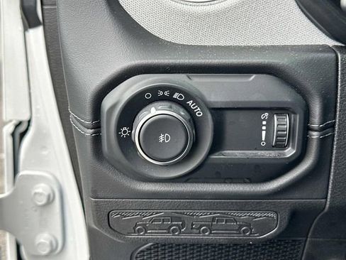 Used 2025 Jeep Wrangler Unlimited Sahara AWD/4WD image 24