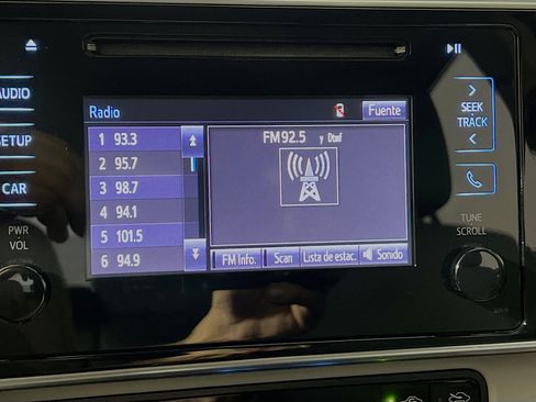 Used 2017 Toyota Corolla LE image 24