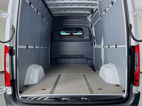 Used 2023 Mercedes-Benz Sprinter 2500 image 21