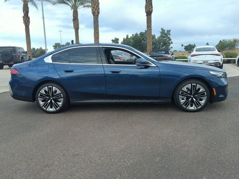 Used 2026 BMW 530i w/ Premium Package RWD image 5