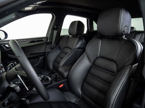 New 2026 Porsche Macan AWD/4WD image 5