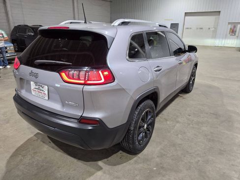 Used 2019 Jeep Cherokee Latitude w/ Popular Appearance Group FWD image 11