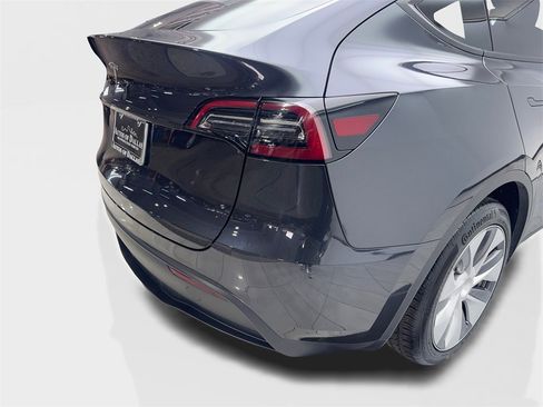 Used 2024 Tesla Model Y Long Range image 18