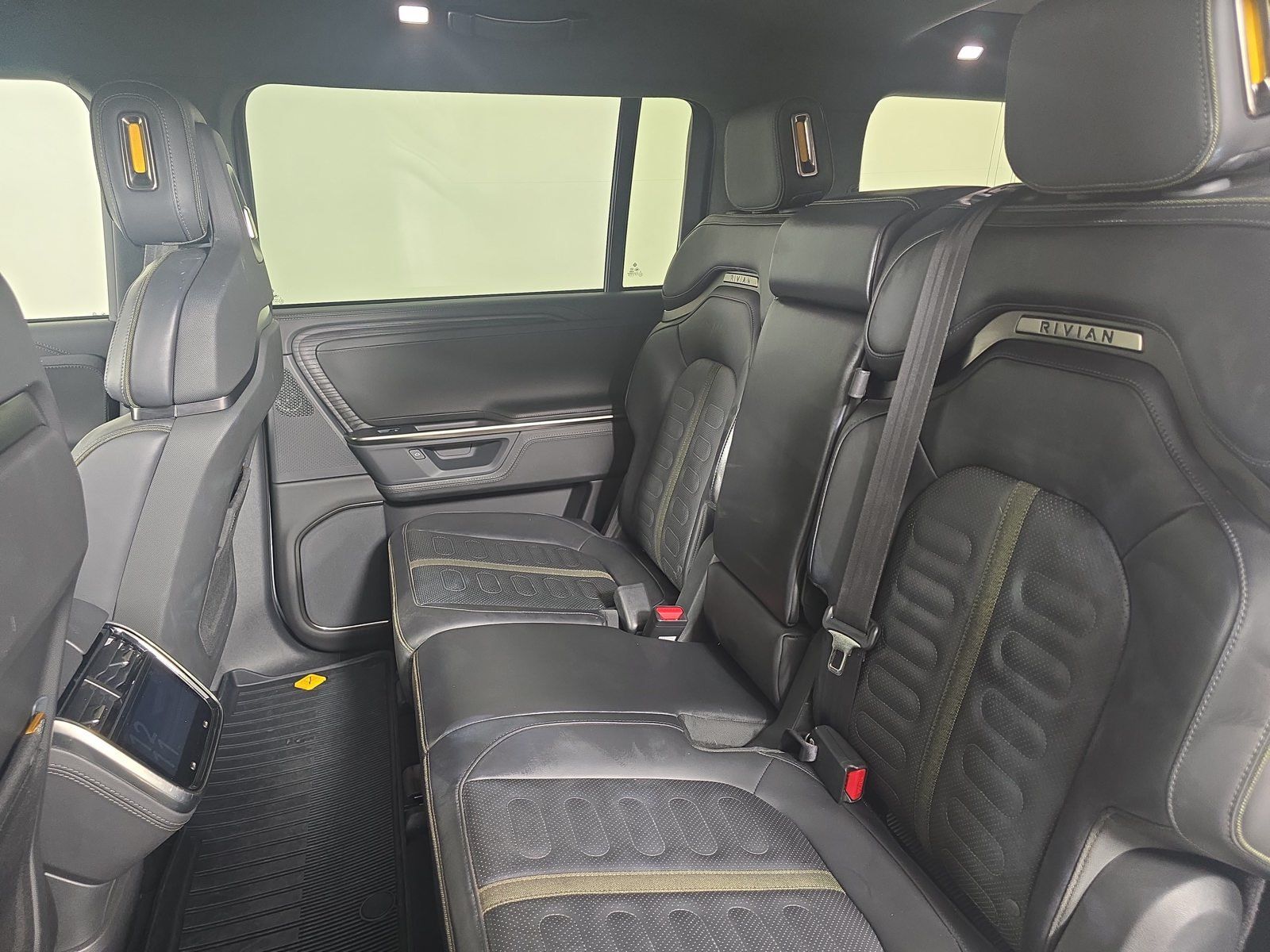 Used 2025 Rivian R1S Adventure Dual AWD/4WD image 21