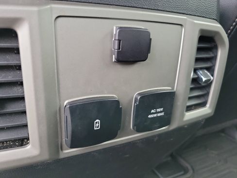 Used 2019 Ford F150 Lariat w/ Trailer Tow Package image 19