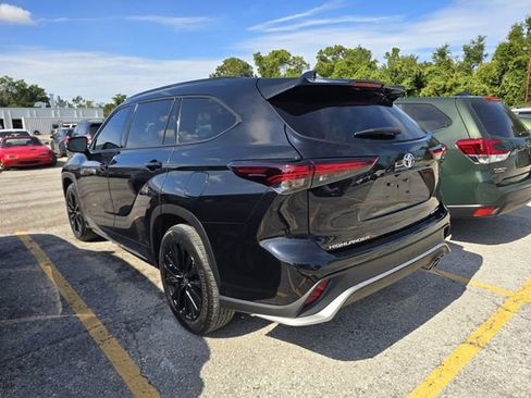 Used 2024 Toyota Highlander XSE AWD/4WD image 9