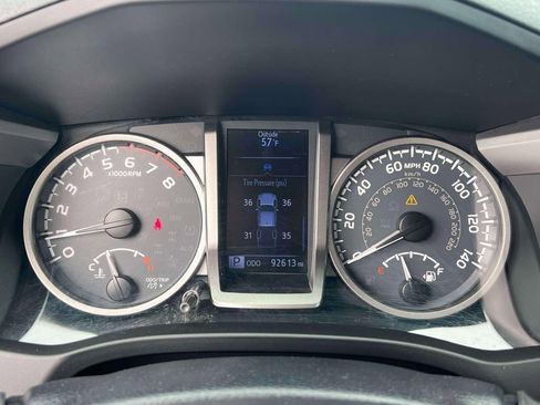 Used 2019 Toyota Tacoma SR5 w/ SR5 Appearance Package (SM) AWD/4WD image 24