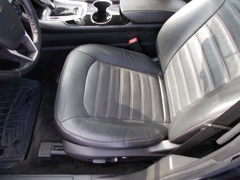 Used 2015 Ford Fusion SE w/ Equipment Group 202A image 25