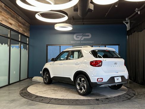 Used 2024 Hyundai Venue SEL image 5
